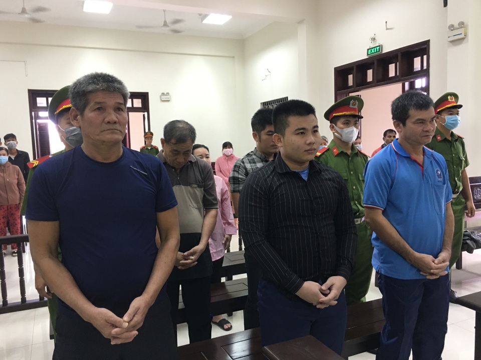 Phạt tù nhóm đối tượng đưa người Trung Quốc xuất cảnh trái phép - 1 Phạt tù nhóm đối tượng đưa người Trung Quốc xuất cảnh trái phép - 1