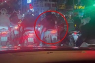 Dùng khẩu trang che biển số, nam thanh niên bị Cục trưởng CSGT phát hiện