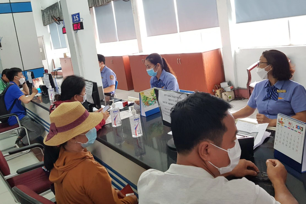 Hơn 31.000 vé tàu Tết được đặt mua trong 2 giờ mở bán - 1 Hơn 31.000 vé tàu Tết được đặt mua trong 2 giờ mở bán - 1