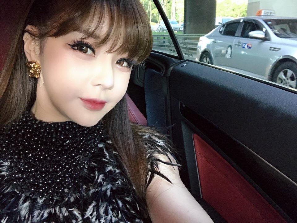 Park Bom xuất hiện xinh đẹp, khoe giảm 11kg vào năm mới - 9 Park Bom xuất hiện xinh đẹp, khoe giảm 11kg vào năm mới - 9