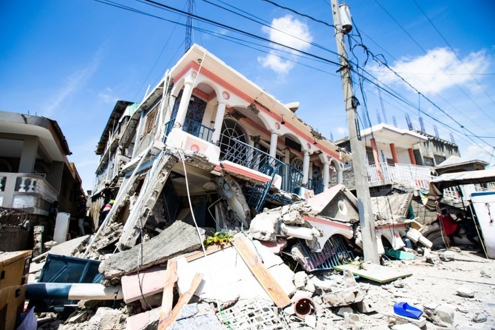Động đất 7,2 độ richter rung chuyển Haiti, 304 người chết - 1 Động đất 7,2 độ richter rung chuyển Haiti, 304 người chết - 1
