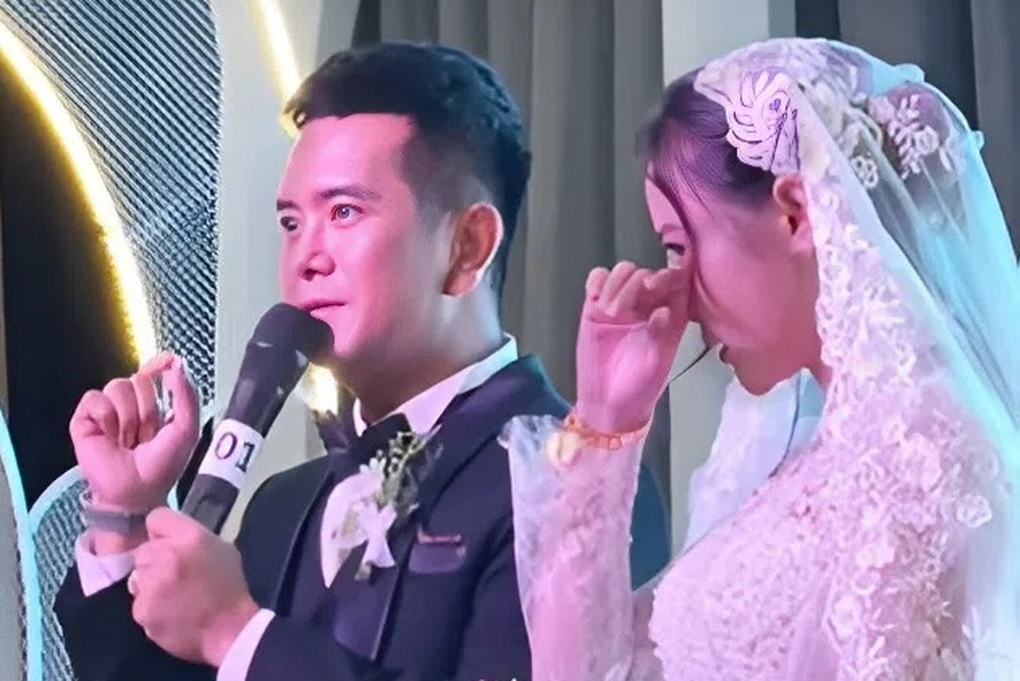 Hùng Thuận Đất phương Nam khóa môi vợ trong lễ cưới - 3 Hùng Thuận Đất phương Nam khóa môi vợ trong lễ cưới - 3