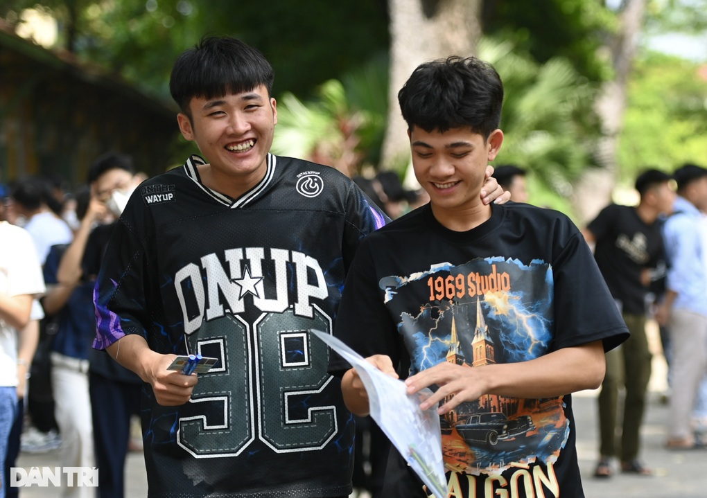 Chiều nay, triệu thí sinh làm bài thi môn toán kỳ thi tốt nghiệp THPT 2025 - 2 Chiều nay, triệu thí sinh làm bài thi môn toán kỳ thi tốt nghiệp THPT 2025 - 2