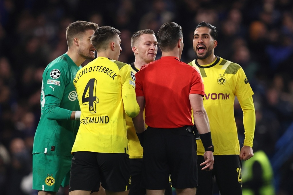 Tranh cãi quả phạt đền giúp Chelsea loại Dortmund - 3 Tranh cãi quả phạt đền giúp Chelsea loại Dortmund - 3
