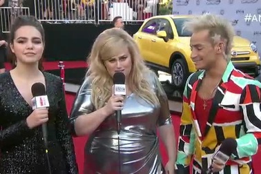 Rebel Wilson khoe dáng vóc đẫy đà trước khi giảm cân