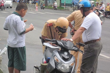 Một cảnh sát giao thông 3 năm 132 lần không nhận hối lộ
