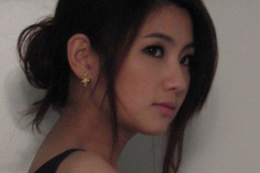 Selina òa khóc khi đọc thư xin lỗi của đạo diễn