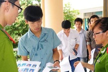 Lật tẩy đường dây thi hộ vào trường công an