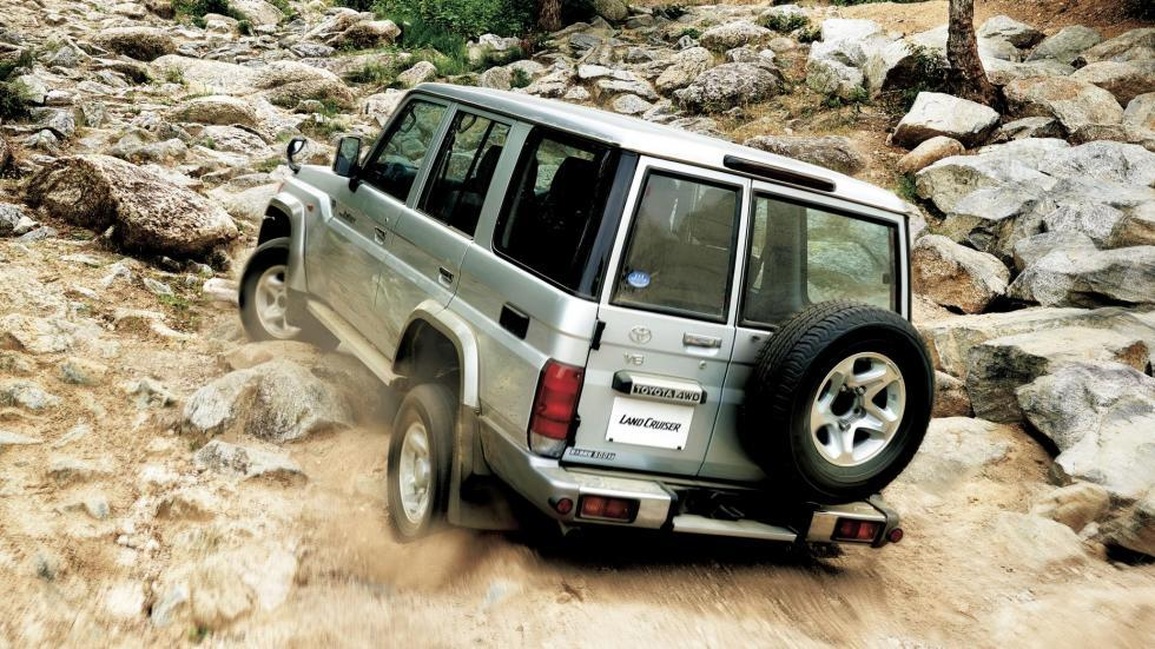 10 mẫu ô tô nồi đồng cối đá nhất thế giới, Toyota chiếm gần nửa - 1 10 mẫu ô tô nồi đồng cối đá nhất thế giới, Toyota chiếm gần nửa - 1