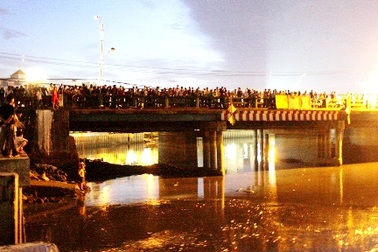 Phát hiện xác cụ bà trôi dưới kênh