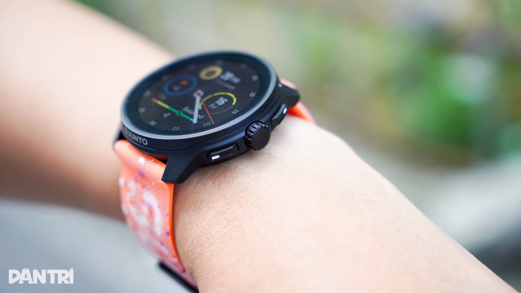 Cận cảnh Suunto Race S: Thiết kế nhỏ gọn, tích hợp bản đồ ngoại tuyến - 4 Cận cảnh Suunto Race S: Thiết kế nhỏ gọn, tích hợp bản đồ ngoại tuyến - 4