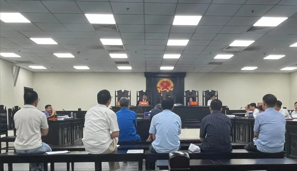Cựu Phó chủ tịch huyện Gia Lâm lĩnh án vì liên quan sai phạm đất đai - 1 Cựu Phó chủ tịch huyện Gia Lâm lĩnh án vì liên quan sai phạm đất đai - 1