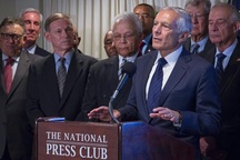 "Trump làm tổng thống sẽ nguy hiểm đối với đất nước và quân đội"