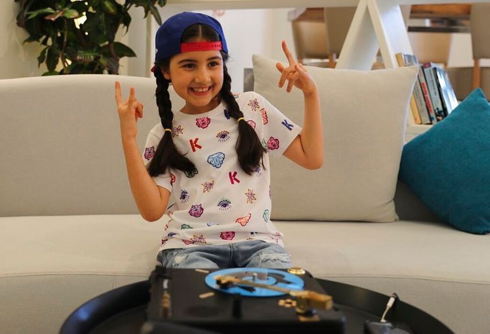 Bé gái 9 tuổi trở thành DJ trẻ nhất Dubai - 1 Bé gái 9 tuổi trở thành DJ trẻ nhất Dubai - 1