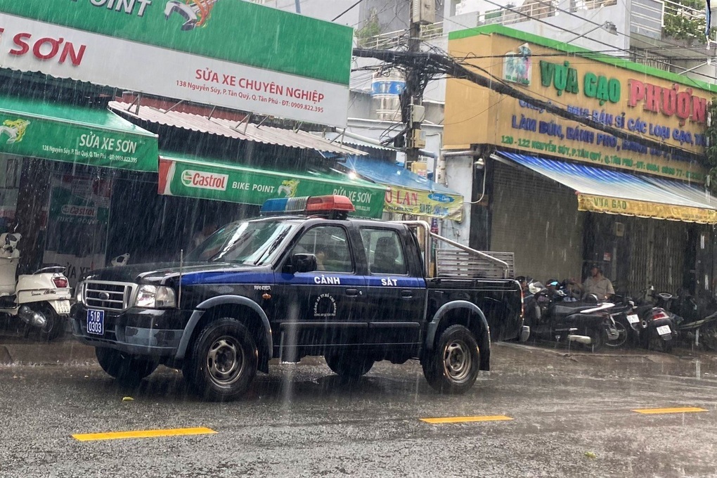 Công an TPHCM đưa ra cảnh báo nguy hiểm chập điện trong mùa mưa - 1 Công an TPHCM đưa ra cảnh báo nguy hiểm chập điện trong mùa mưa - 1