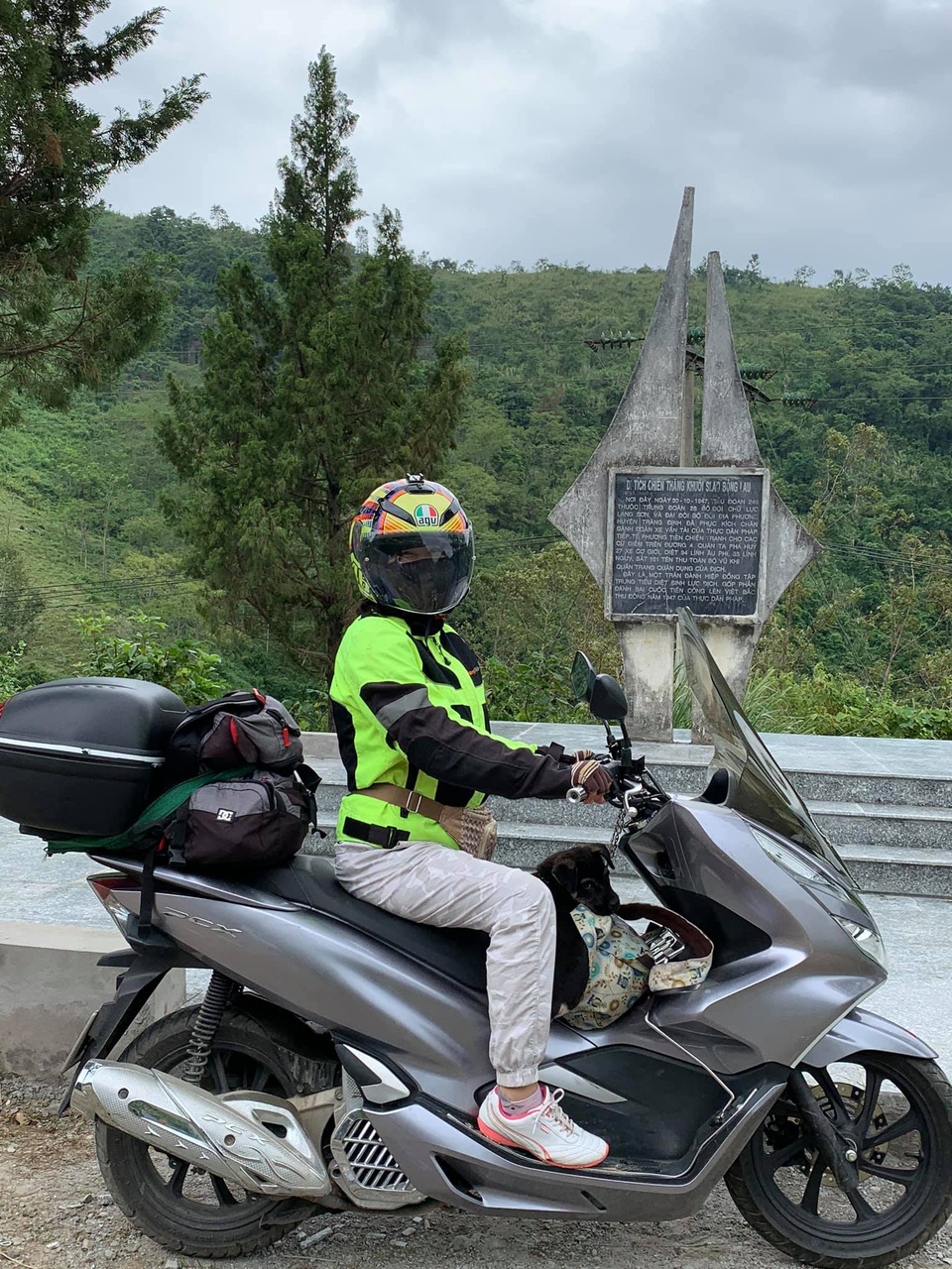 Nữ phượt thủ U60 đặt chân 62 tỉnh thành, leo 26km núi đầy ngoạn mục - 8 Nữ phượt thủ U60 đặt chân 62 tỉnh thành, leo 26km núi đầy ngoạn mục - 8