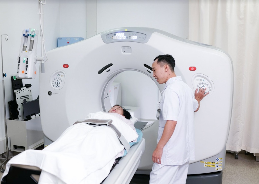 Bác sĩ Đỗ Tường Huân phẫu thuật hàng nghìn ca ung thư đầu cổ - 4 Bác sĩ Đỗ Tường Huân phẫu thuật hàng nghìn ca ung thư đầu cổ - 4