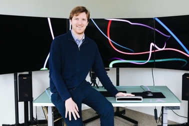 Tỷ phú tự thân trẻ nhất thế giới: 17 tuổi bỏ 2 trường ĐH để khởi nghiệp