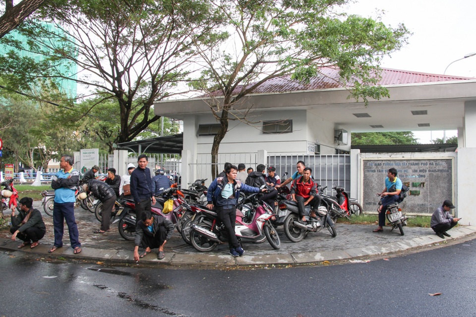 Đà Nẵng: Tài xế xe buýt ngừng việc tập thể vì ...bị nợ lương, chậm đóng BHXH - 1 Đà Nẵng: Tài xế xe buýt ngừng việc tập thể vì ...bị nợ lương, chậm đóng BHXH - 1