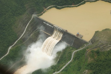 Thủy điện lớn nhất Bắc Trung Bộ được lệnh vận hành giảm lũ