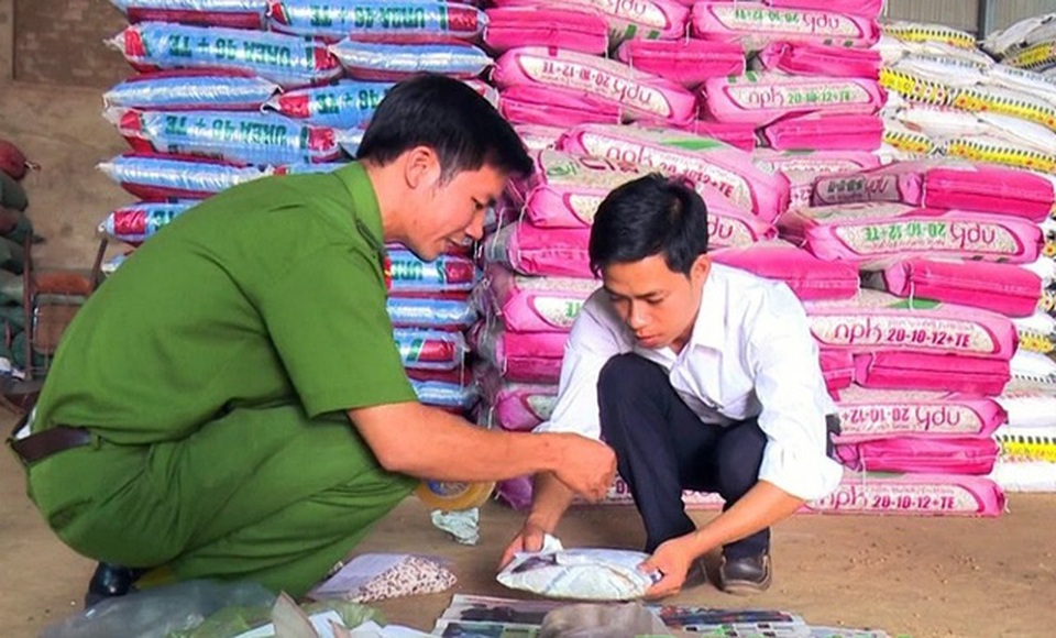 Đắk Nông phạt gần 120 triệu đồng một người bán phân bón giả, kém chất lượng - 1 Đắk Nông phạt gần 120 triệu đồng một người bán phân bón giả, kém chất lượng - 1