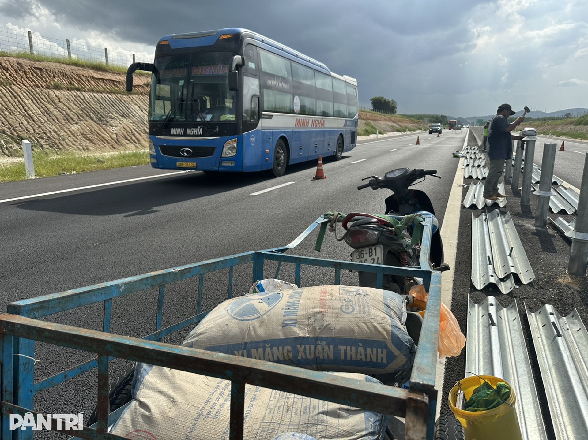 Công trường ngổn ngang trên cao tốc Phan Thiết - Dầu Giây - 1 Công trường ngổn ngang trên cao tốc Phan Thiết - Dầu Giây - 1