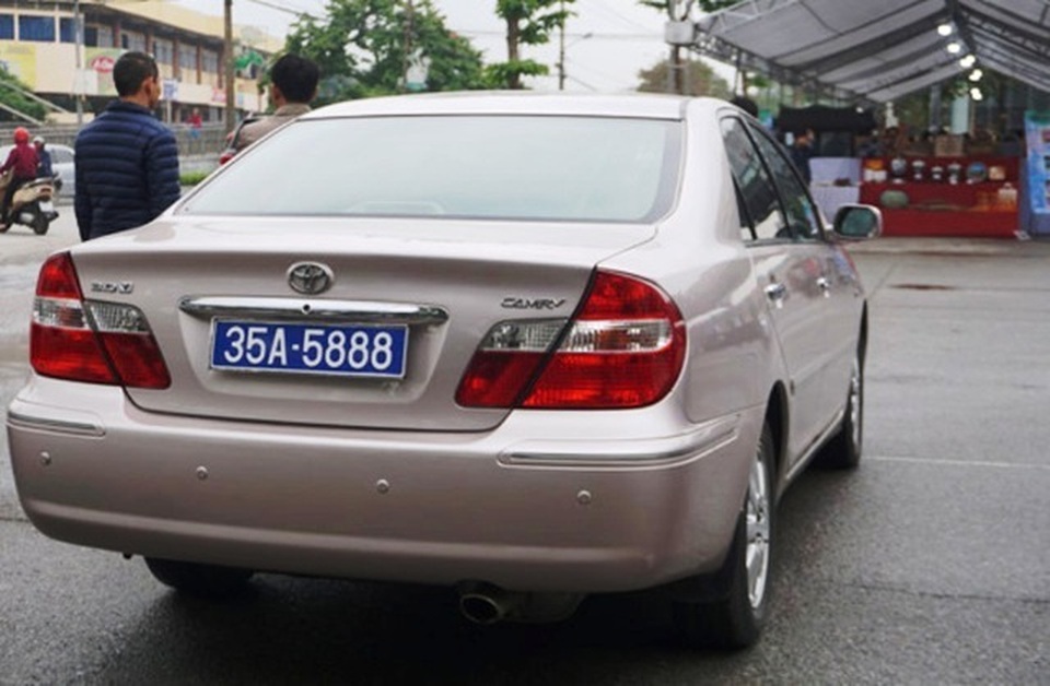 Cấp biển số mới cho chiếc xe Camry mang 2 biển xanh chở lãnh đạo Ninh Bình - 1 Cấp biển số mới cho chiếc xe Camry mang 2 biển xanh chở lãnh đạo Ninh Bình - 1