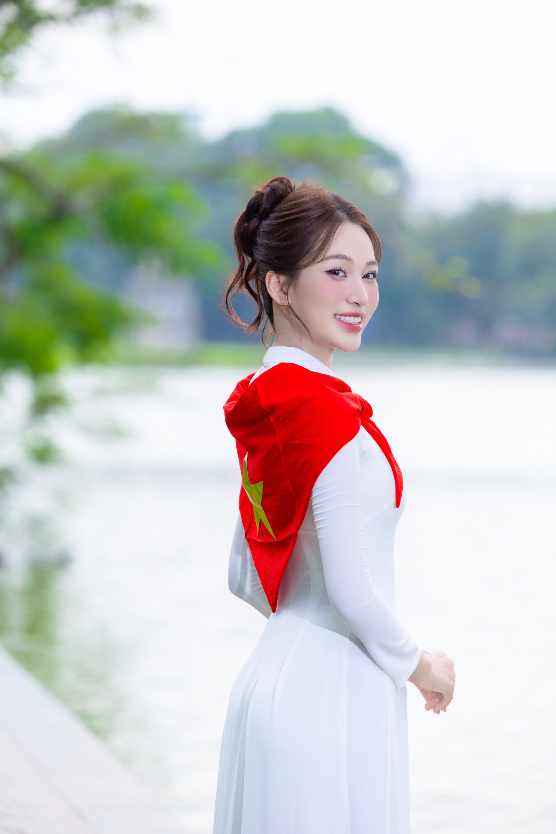 Nona Vo Cao Ky Duyen tahu bagaimana mendengarkan dan menjadi dewasa setelah 1 tahun penobatan - 1 Hoa hậu Võ Cao Kỳ Duyên biết lắng nghe, trưởng thành sau 1 năm đăng quang - 1