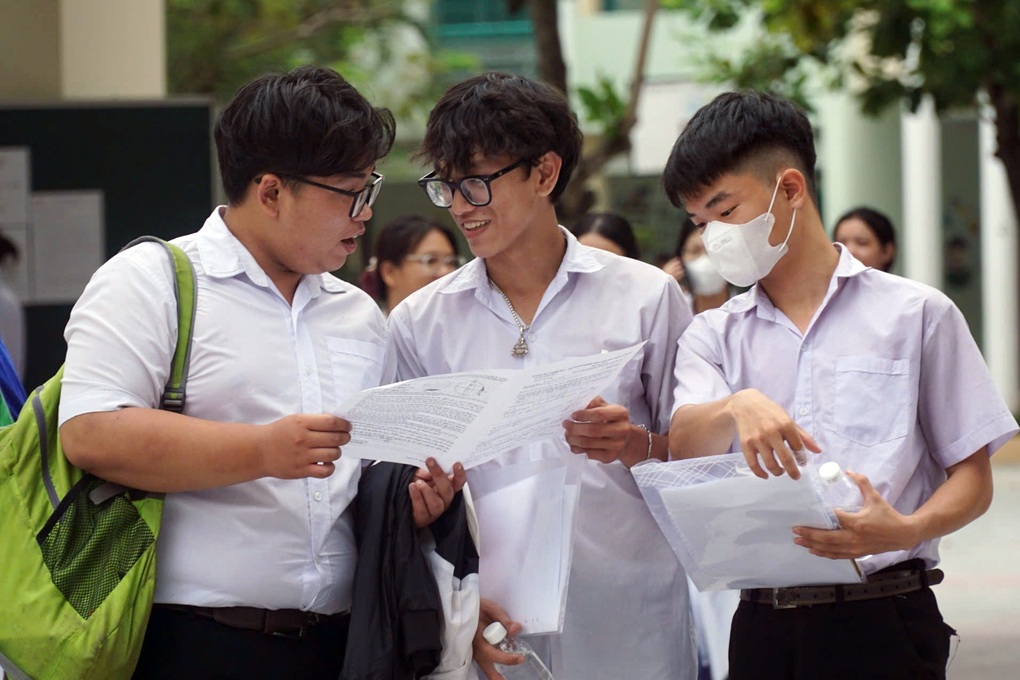 Sau phúc khảo, 150 bài thi ngữ văn ở Khánh Hòa được nâng điểm - 1 Sau phúc khảo, 150 bài thi ngữ văn ở Khánh Hòa được nâng điểm - 1