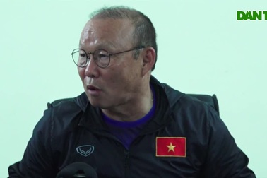 HLV Park Hang Seo trả lời báo chí trước khi lên đường sang Thái Lan