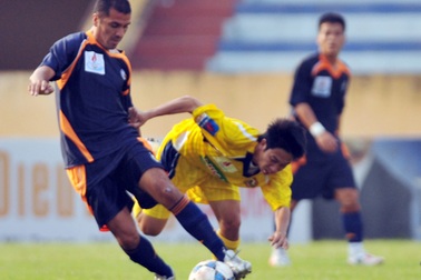 Chân sút Molina của B. Bình Dương tử vong do sốc ma túy?