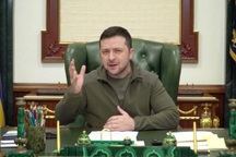 Tổng thống Zelensky lần đầu xuất hiện tại văn phòng, tuyên bố không sợ hãi