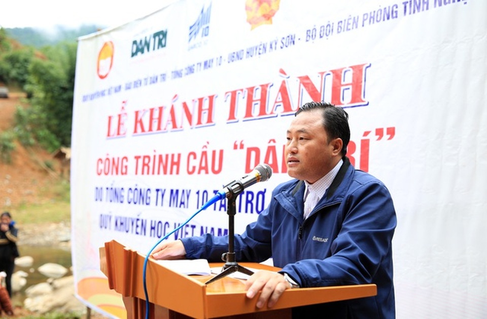 Khánh thành cầu Dân trí: Hết cảnh người dân đánh đu với tử thần qua suối - 5 Khánh thành cầu Dân trí: Hết cảnh người dân đánh đu với tử thần qua suối - 5