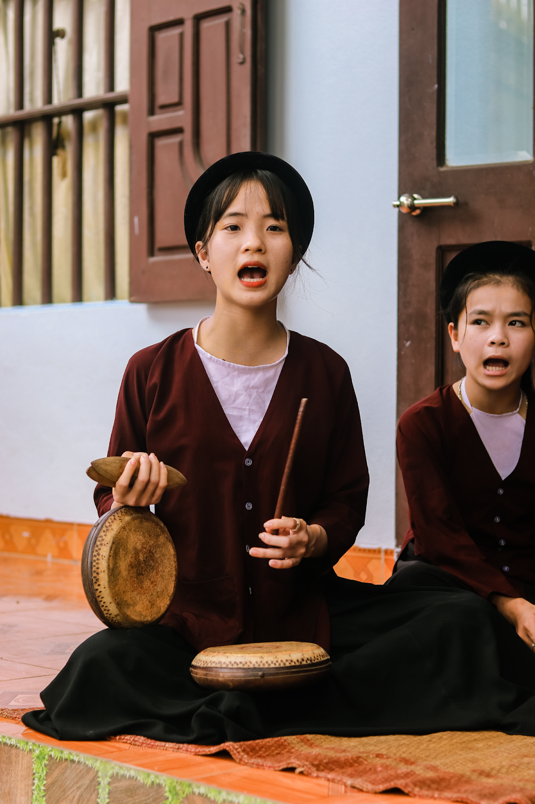 Chàng trai 10X đam mê hát Xẩm trên quê hương nghệ nhân Hà Thị Cầu - 6 Chàng trai 10X đam mê hát Xẩm trên quê hương nghệ nhân Hà Thị Cầu - 6