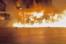 Gần 30 ô tô bị thiêu rụi trong bãi đỗ ở Mỹ, nghi do một xe bị đoản mạch