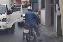 Vụ ô tô chắn lối đi, đánh người khi bị than phiền: Hành xử côn đồ!