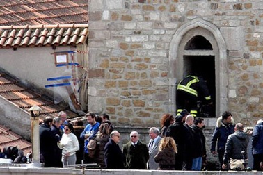 Phát hiện xác cô gái mất tích 17 năm trên mái nhà thờ