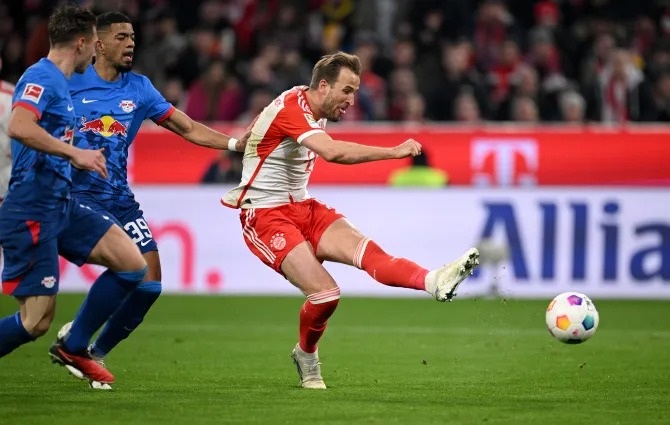 Bayern Munich ngắt mạch 3 trận thua liên tiếp nhờ cú đúp của Harry Kane - 1