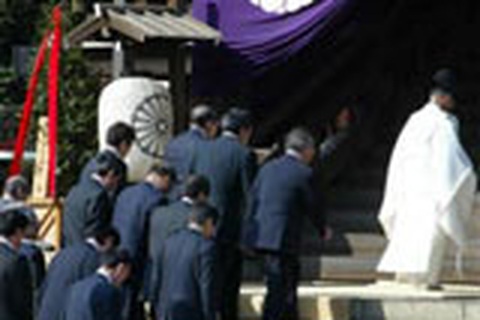 Nghị sĩ Nhật Bản thăm đền Yasukuni