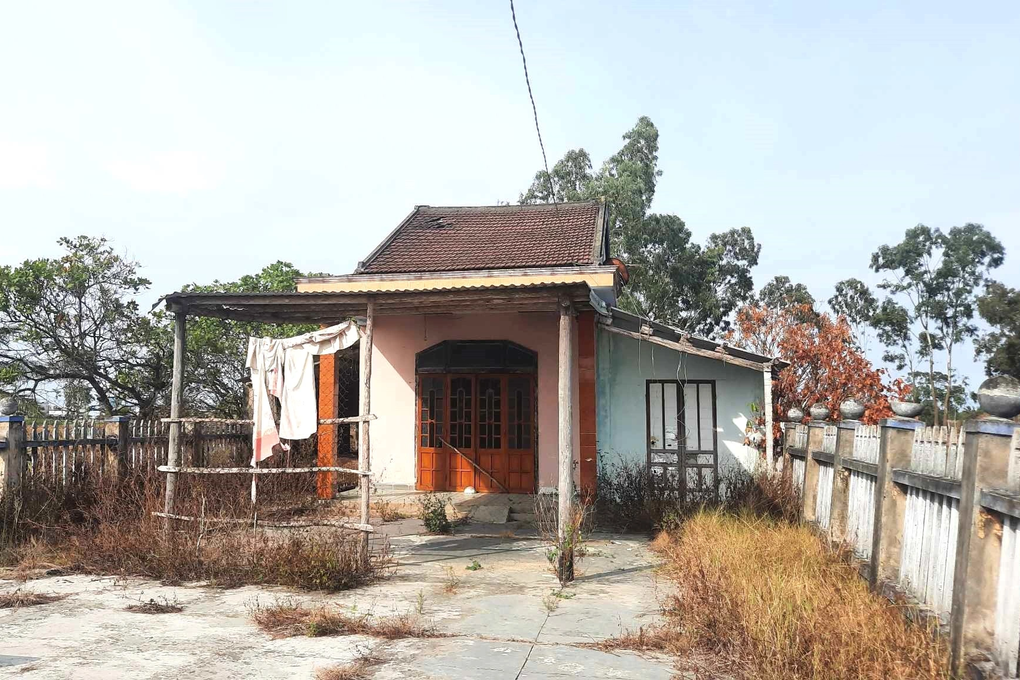 Đất đai, nhà cửa người dân bị treo trong vùng dự án nghỉ dưỡng 4 tỷ USD - 2 Đất đai, nhà cửa người dân bị treo trong vùng dự án nghỉ dưỡng 4 tỷ USD - 2
