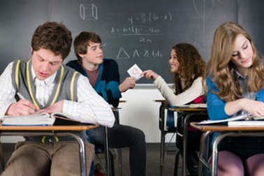 Trẻ yêu sớm: Hãy lắng nghe, thay vì cấm đoán