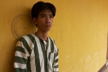 Bắt kẻ dùng dao đâm công an viên