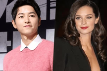 Song Joong Ki bị nói dựa hơi bạn gái ngoại quốc, công ty quản lý lên tiếng