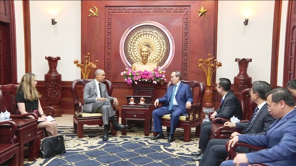 Cựu Tổng thống Hoa Kỳ Barack Obama bất ngờ trở lại TPHCM - 2 Cựu Tổng thống Hoa Kỳ Barack Obama bất ngờ trở lại TPHCM - 2