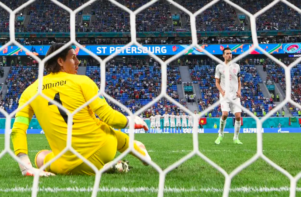 Nước mắt tuyển Thụy Sỹ sau loạt luân lưu kỳ lạ với Tây Ban Nha - 2 Nước mắt tuyển Thụy Sỹ sau loạt luân lưu kỳ lạ với Tây Ban Nha - 2