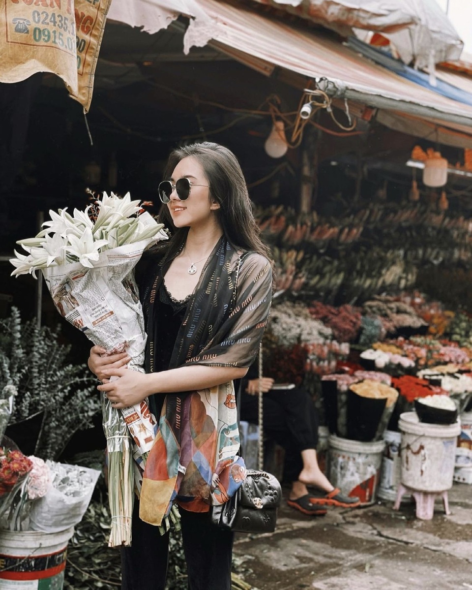 Nhịp sống hot girl tuần qua: Bạn gái Văn Lâm và Tiến Dũng đọ dáng - 12 Nhịp sống hot girl tuần qua: Bạn gái Văn Lâm và Tiến Dũng đọ dáng - 12