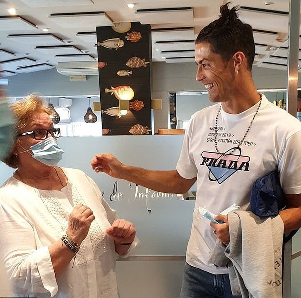 C.Ronaldo bất ngờ đưa bạn gái hồi hương vì một lý do đặc biệt - 2 C.Ronaldo bất ngờ đưa bạn gái hồi hương vì một lý do đặc biệt - 2