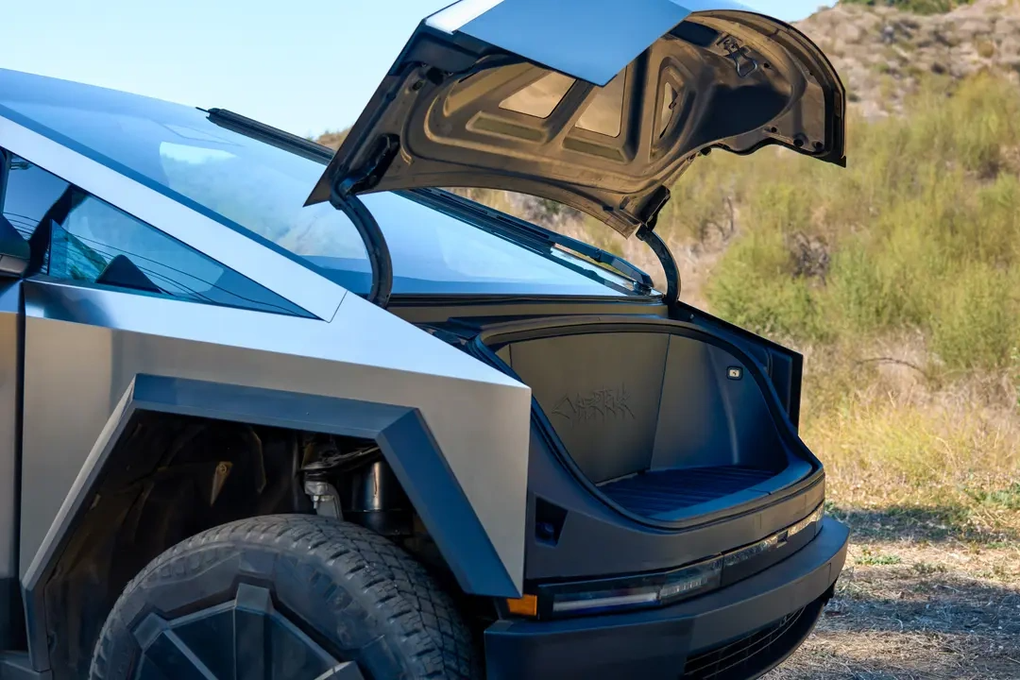 Tesla Cybertruck có thể gặp rắc rối vì thiết kế như xe tăng - 3 Tesla Cybertruck có thể gặp rắc rối vì thiết kế như xe tăng - 3