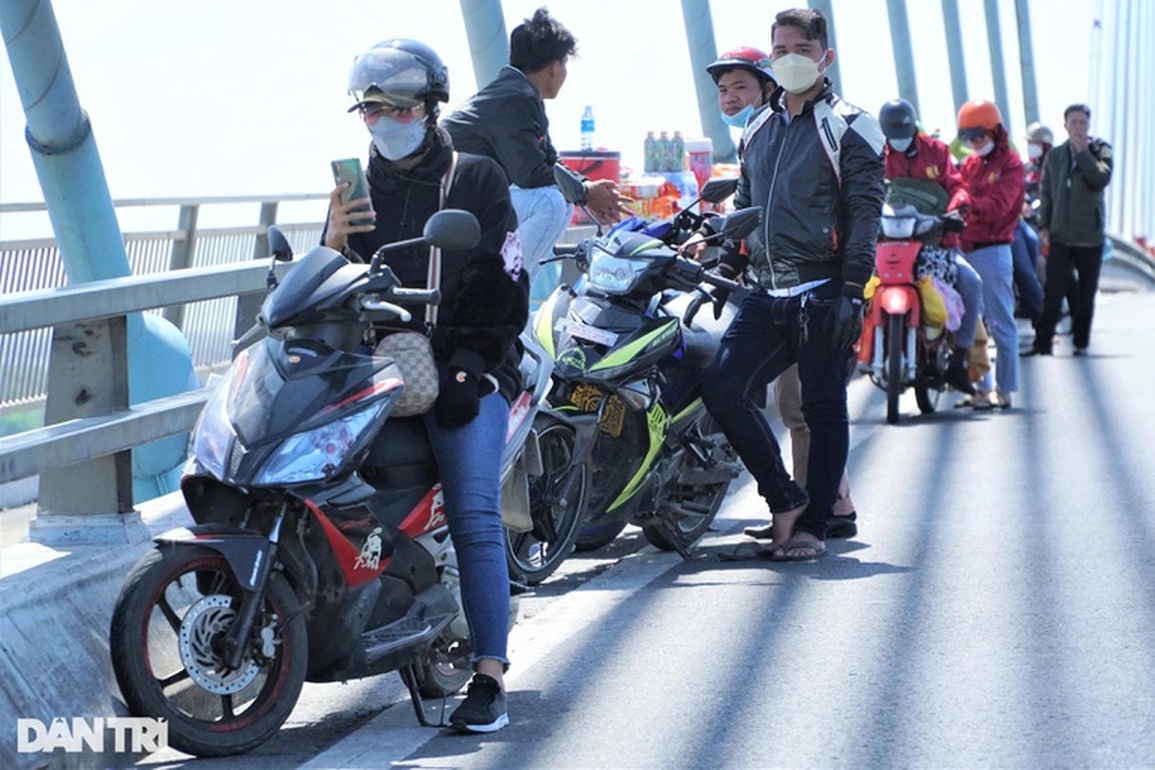 Trở lại Sài Gòn, ông bố nghẹn khóc sau chuyến về Tết là hết sạch tiền - 2 Trở lại Sài Gòn, ông bố nghẹn khóc sau chuyến về Tết là hết sạch tiền - 2
