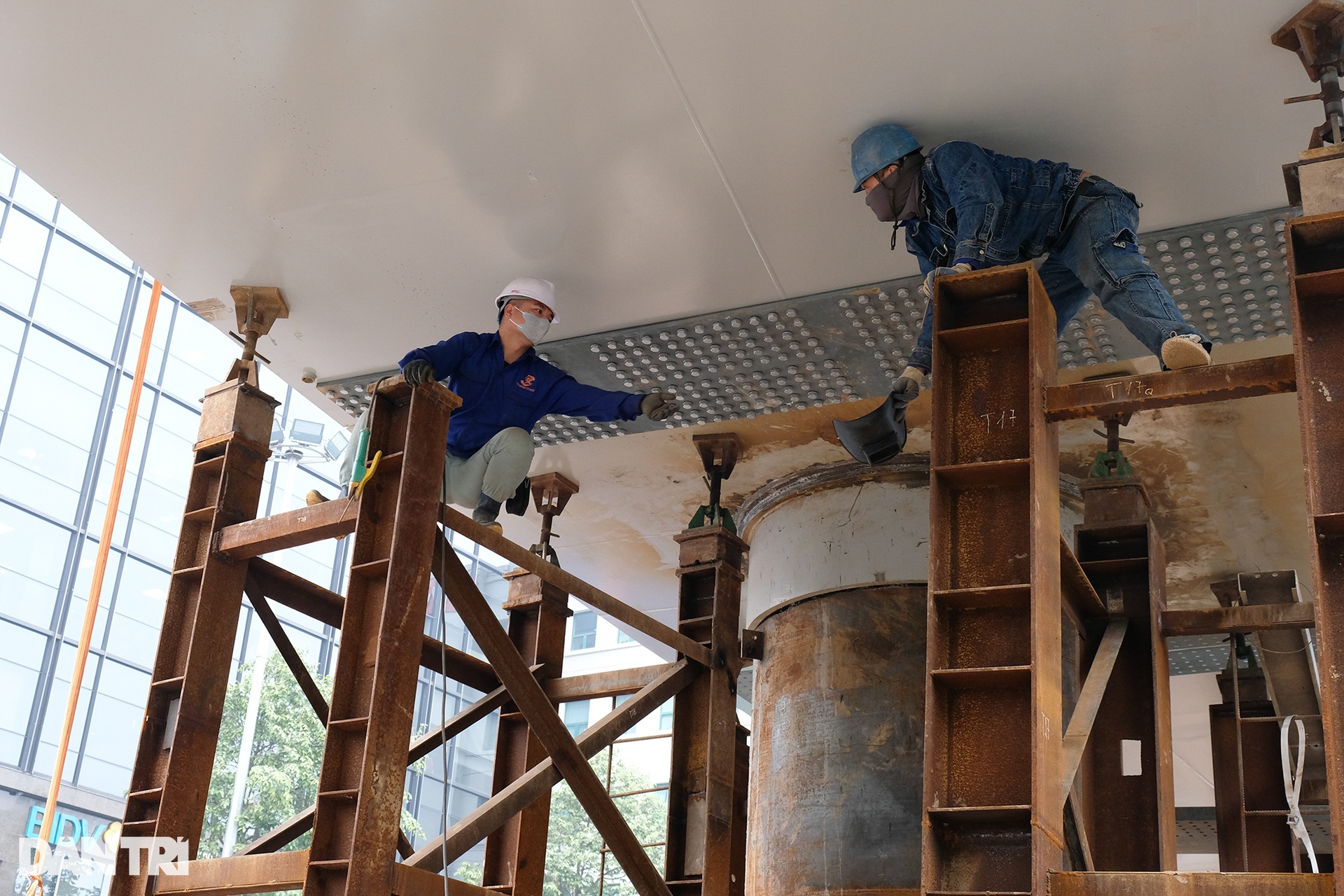 Hợp long cây cầu chữ C đầu tiên tại Hà Nội - 5 Hợp long cây cầu chữ C đầu tiên tại Hà Nội - 5
